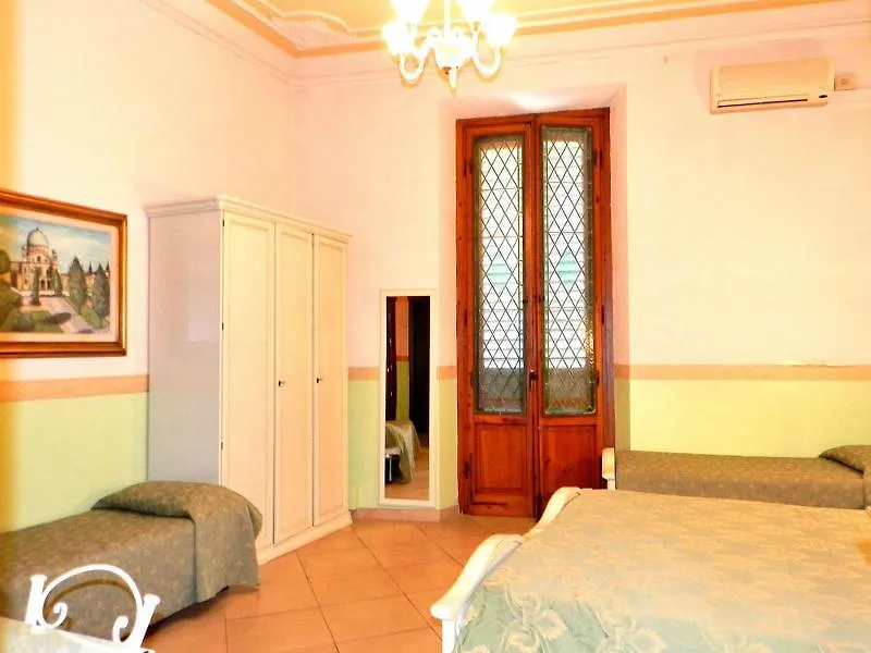 Hotel Desiree Florencia 3*,