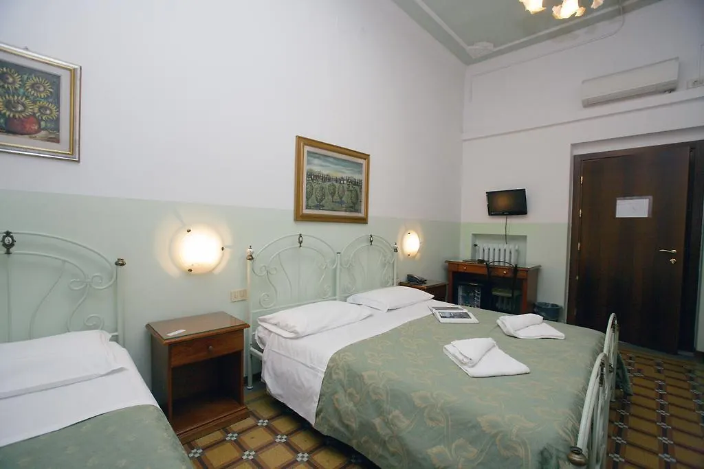 Hotel Desiree Florencia 3*,