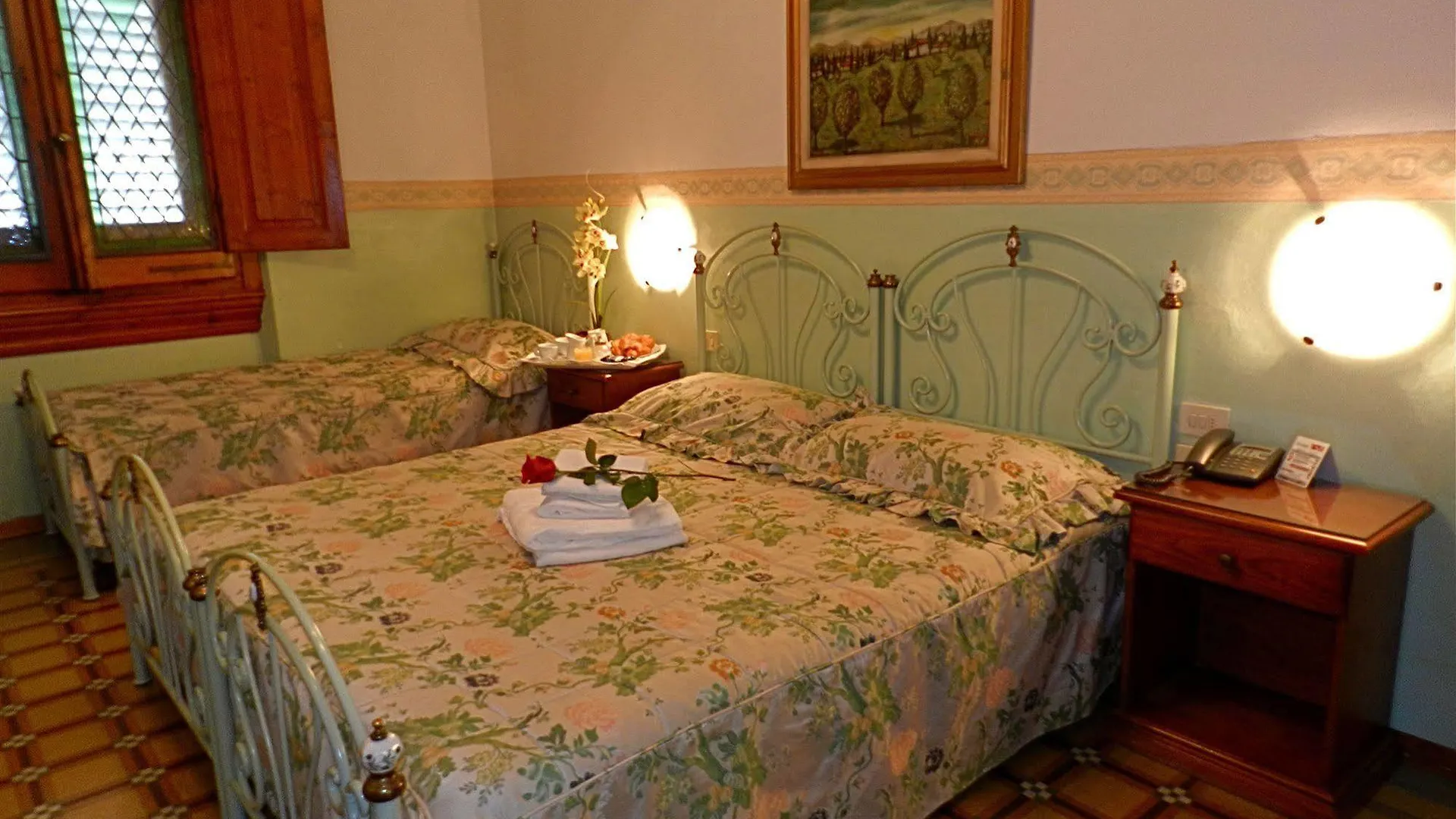 Hotel Desiree Florencia 3*,